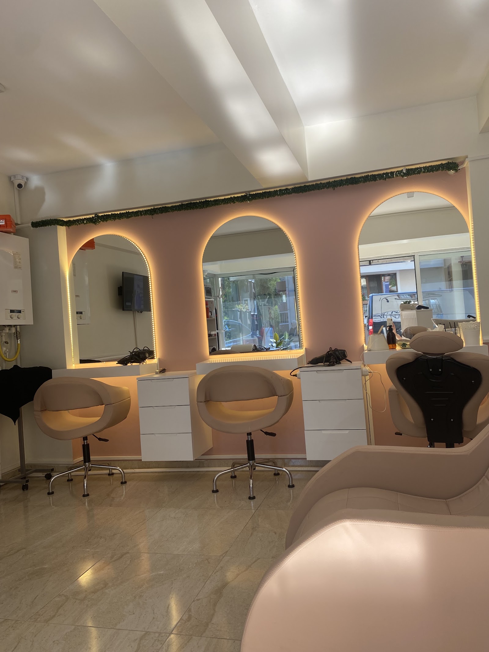 Tansu Nalcı Kuaför & Professional Make-Up